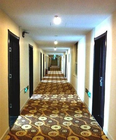 Super 8 Hotel Jinan Exterior photo