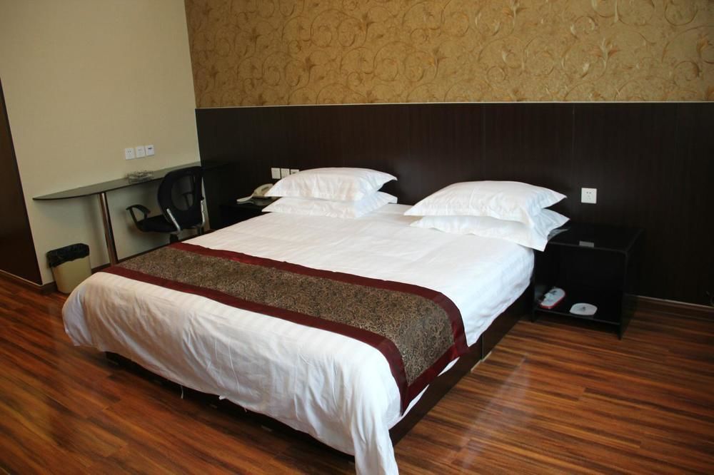 Super 8 Hotel Jinan Exterior photo