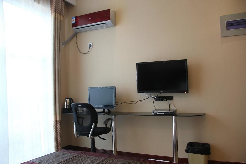 Super 8 Hotel Jinan Exterior photo