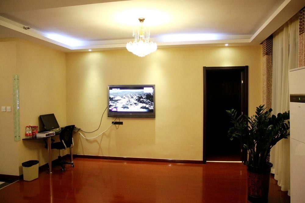 Super 8 Hotel Jinan Exterior photo